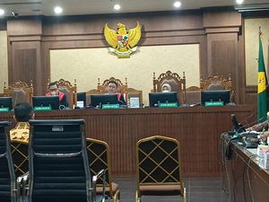 Hakim Sentil Cucu SYL: Pengusaha Kok Mau Bekerja dengan Honor Tak Sebanding Hakim Sentil Cucu SYL: Pengusaha Kok Mau Bekerja dengan Honor Tak Sebanding