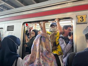 Penumpang Curhat KRL Makin Sesak gegara Kereta Kebanyakan 8 Rangkaian