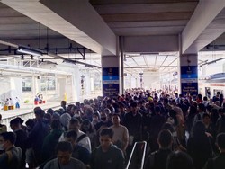 Keluh Kesah Pengguna KRL Tiap Transit di Manggarai: Sebuah Cobaan Hidup