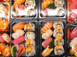 Ciri-ciri Sushi yang Sudah Basi dan Risikonya Jika Tetap Dikonsumsi