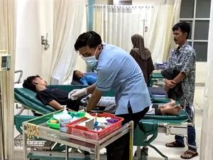 114 Warga Sekarwangi Sukabumi Keracunan Usai Santap Makanan Hajatan 114 Warga Sekarwangi Sukabumi Keracunan Usai Santap Makanan Hajatan