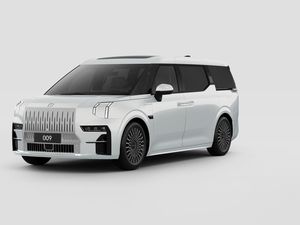Lihat Lebih Dekat MPV Premium China Zeekr 009 yang Bakal Tantang Alphard di Indonesia
