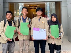 4 Mahasiswa UGM Resmi Gugat Permendikbud terkait UKT ke MA