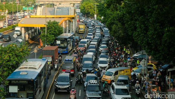Ada Indonesia vs Irak, Lalin Sekitar GBK Macet