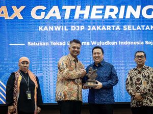 Adaro Terima Penghargaan Wajib Pajak