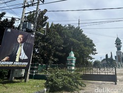 Bawaslu Bingung Tindaki APK Bakal Calon Bupati Pinrang Dipasang Depan Masjid