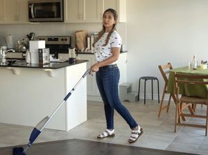 7 Potret Cut Memey Jadi IRT di Kanada, Tetap Kece Saat Beberes Rumah 7 Potret Cut Memey Jadi IRT di Kanada, Tetap Kece Saat Beberes Rumah