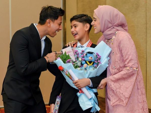 8 Gaya Artis Hadiri Wisuda Anak 2024, Pakai Batik hingga Gamis