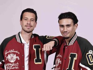 8 Gaya Timnas Indonesia Pakai Jaket Varsity dengan Gambar Sarat Makna 8 Gaya Timnas Indonesia Pakai Jaket Varsity dengan Gambar Sarat Makna