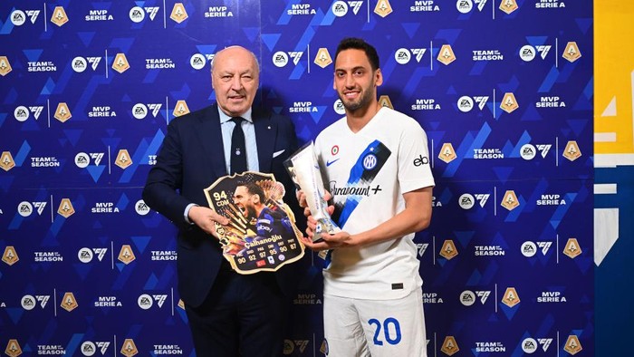 VERONA, ITALY - MAY 26:  Hakan Calhanoglu of FC Internazionale  and Sport CEO Giuseppe Marotta of FC Internazionale pose with the trophy for the victory of 