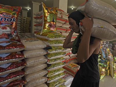 Musim Panen Mau Berakhir, Harga Beras Kembali Naik