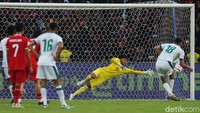 Dua gol Irak dicetak oleh Aymen Hussein dan Ali Jassim.