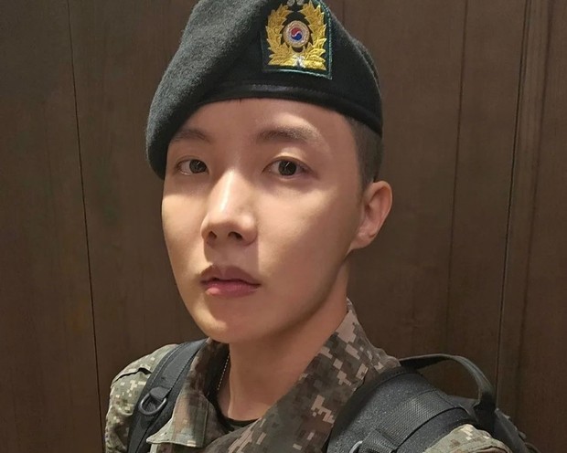 J-Hope BTS dengan seragam militernya/Foto: Instagram @uarmyhope