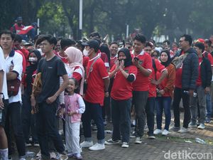 Jelang Indonesia Vs Irak, Jalan Sekitar GBK Macet-Antrean Suporter Mengular