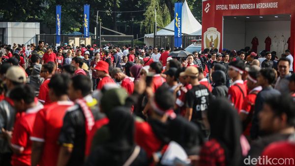 Jelang Indonesia Vs Irak, Suporter Timnas Merahkan SUGBK