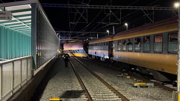 Kereta Penumpang dan Barang Tabrakan di Ceko, Puluhan Orang Terluka
