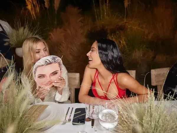 7 Foto Ivanka Trump dan Pacar Jeff Bezos Jadi Bestie Baru Kim Kardashian