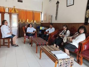 Guru SMKN 5 Kota Kupang Mengeluh Gaji Tak Dibayar Berbulan-bulan Guru SMKN 5 Kota Kupang Mengeluh Gaji Tak Dibayar Berbulan-bulan