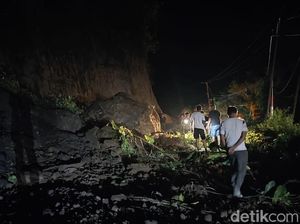 Poros Maros-Bone di Tompo Ladang Longsor Malam Ini, Truk Tak Bisa Lewat