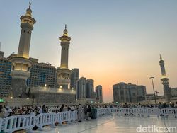 Menikmati Senja di Tanah Suci