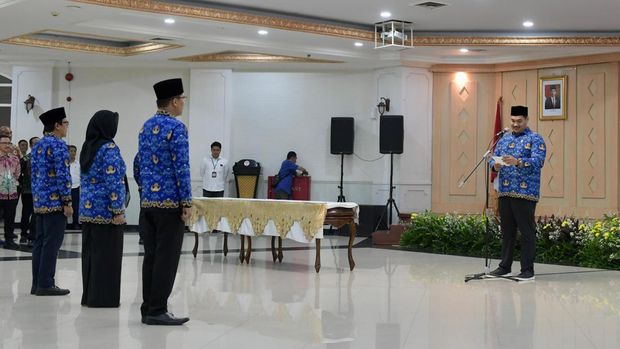 Menteri Pemuda dan Olahraga (Menpora), Dito Ariotedjo, melantik Muhammad Adsan sebagai Asisten Deputi Kepeloporan Pemuda. Adsan adalah pria berusia 34 tahun.
