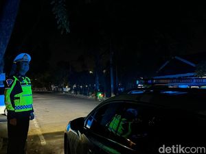 Polisi Patroli Rumah-Jalanan Imbas Listrik Padam di Pekanbaru