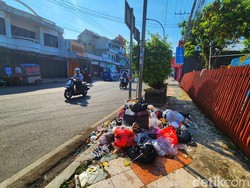 Jalanan Utama Kota Wisata Palabuhanratu Diteror Sampah