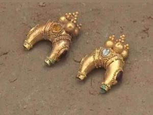 Ada Harta Karun di Gundukan Kuburan Kuno Ini, Arkeolog Menemukan Perhiasan Ada Harta Karun di Gundukan Kuburan Kuno Ini, Arkeolog Menemukan Perhiasan