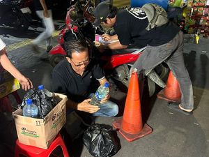 Polisi Razia 4 Toko Kelontong di Bogor, Sita 26 Botol Miras Ilegal