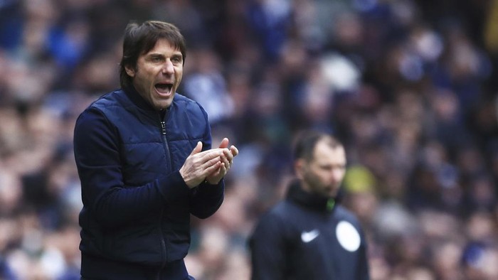 Potret Antonio Conte, Juru Taktik Baru Napoli Tottenham's head coach Antonio Conte reacts during the English Premier League soccer match between Tottenham Hotspur and Nottingham Forest, at the Tottenham Hotspur stadium in London, Saturday, March 11, 2023. (AP Photo/Leila Coker)