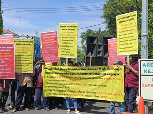 Warga Trosobo Geruduk Kejari Sidoarjo Minta Usut Tuntas Pungli PTSL
