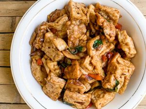 Resep Orek Tahu dan Tempe Bumbu Bawang, Lauk Enak Untuk Makan Siang Resep Orek Tahu dan Tempe Bumbu Bawang, Lauk Enak Untuk Makan Siang
