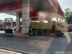 Aplikasi Eror, Pengendara di Bojonegoro Sambat SPBU Tak Layani BBM Subsidi