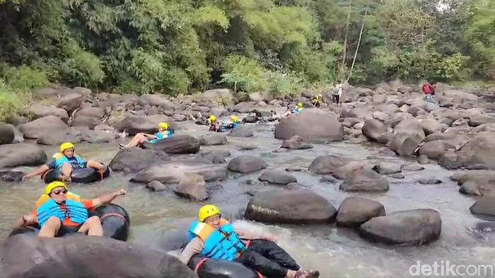 Sensasi rekreasi Kubang River Tubing Cirebon Sensasi rekreasi Kubang River Tubing Cirebon