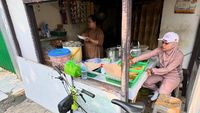 Tantri Kotak Lebih Doyan Makanan Warung dan Tradisional