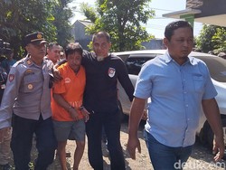 Warga Riuh Saat Didik Pembunuh Bocah Bekasi Dihadirkan di Prarekonstruksi