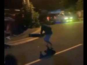 Ditegur Gegara Palak Tukang Gorengan, Pria Ini Malah Aniaya Pacarnya