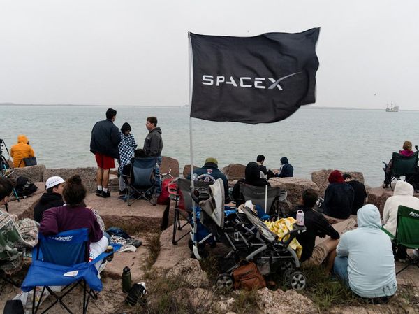 Antusias Warga Nonton Peluncuran Roket Raksasa Starship Milik Elon Musk