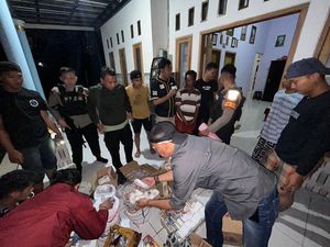 Rumah di Probolinggo Tempat Produksi Mercon Digerebek, Pemilik Diamankan Rumah di Probolinggo Tempat Produksi Mercon Digerebek, Pemilik Diamankan