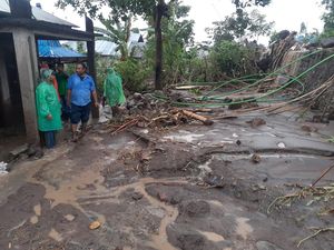 Banjir Bandang Terjang Rumah di Nagekeo, Warga Mengungsi