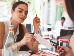 Begini Etiket Split Bill ketika Makan Bersama Teman