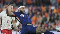 Memphis Depay meninggalkan Atletico Madrid pada akhir musim 2023/2024. Pemain Belanda itu tak banyak mendapat kepercayaan dari pelatih Atletico Madrid Diego Simeone. Foto: AP/Patrick Post