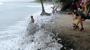 BMKG Imbau Waspada Hujan Petir Hingga Gelombang Tinggi Laut di Bali