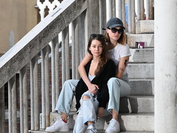 Foto Cara Delevingne dengan Pacar Wanitanya, Pamer Foto Ciuman Kontroversial