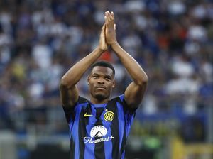 Diminati Klub-klub Inggris, Dumfries Mau Tetap di Inter Diminati Klub-klub Inggris, Dumfries Mau Tetap di Inter