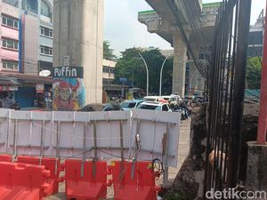 Berkah Pedagang di Balik Kemacetan Ciledug, Omzet Naik Bisa 3 Kali Lipat