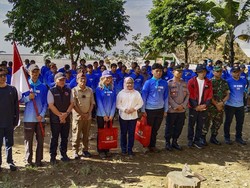 Aksi Ratusan Peserta Bersih-bersih Gunung Ciremai