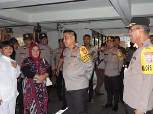 Kapolda Metro Tinjau Sunatan Massal untuk Warga di Polres Jaktim