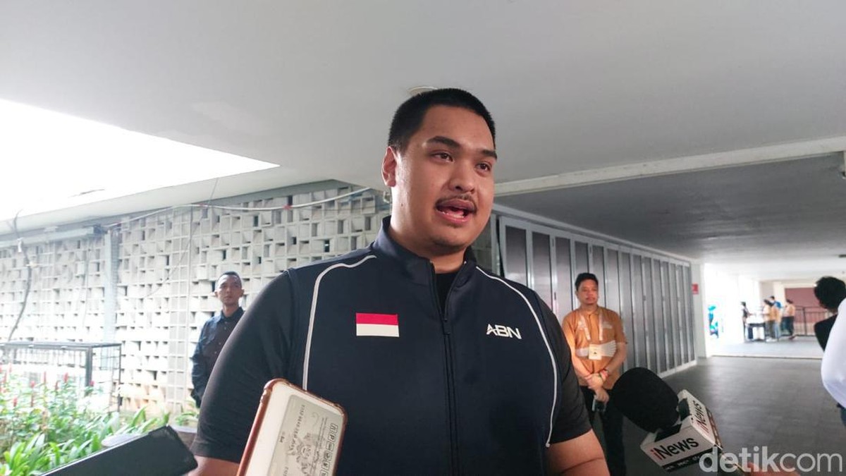 Menpora Dito menilai kondisi SUGBK saat Indonesia vs Irak sudah jauh lebih baik ketimbang saat melawan Vietnam pada Maret lalu. Foto: Mercy Raya/detikSport