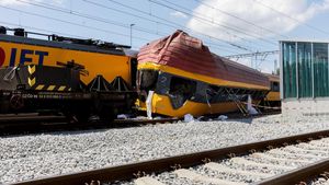 Momen Evakuasi 2 Kereta yang Tabrakan di Ceko